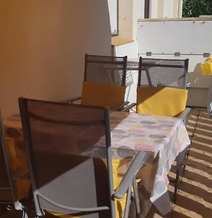 Les Mimosas Vu Sur Canal Apartment